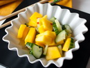 Тайский салат из манго и огурца